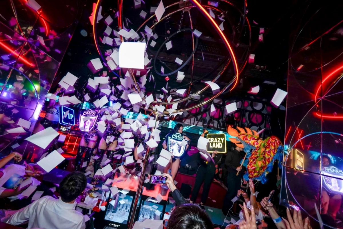 大阪夜店:CRAZY LAND by CHEVAL