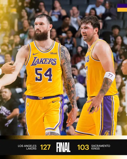 湖人官方 Instagram 貼文：身穿湖人金色 54 號球衣的 Sandro Mamukelashvili 與 77 號 Luka Doncic 在場上，下…
