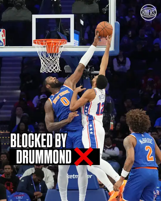 尼克官方 Instagram 貼文：身穿尼克藍色 0 號球衣的 Andre Drummond 在籃下封阻 76 人 12 號 Rayan Rupert 的上籃